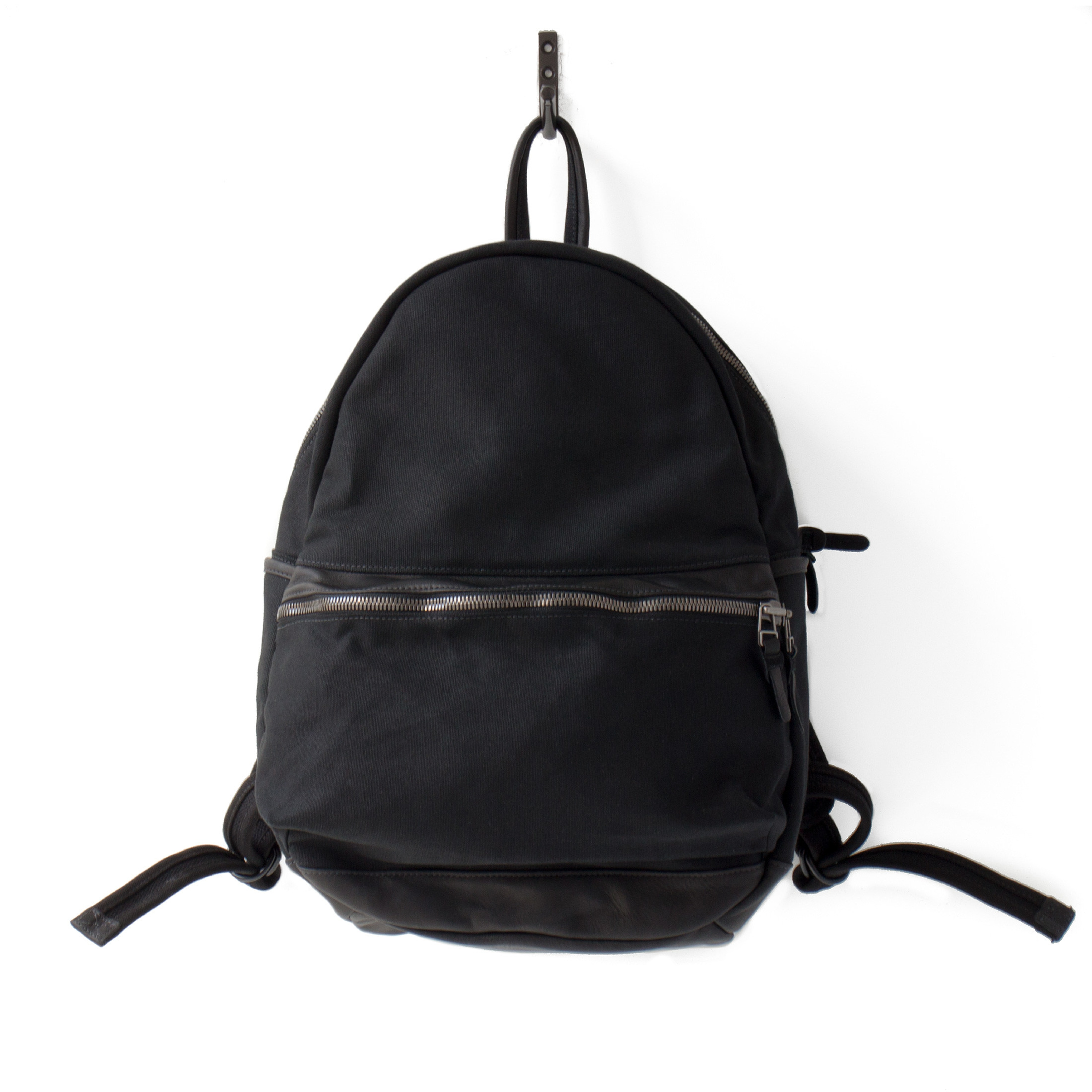 Mark: Round Backpack | Sgustok Design